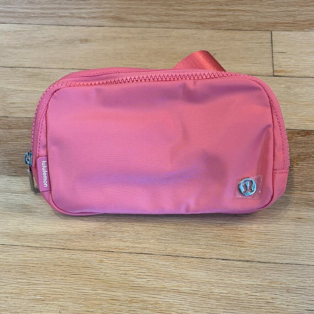 Lululemon Everywhere Belt Bag